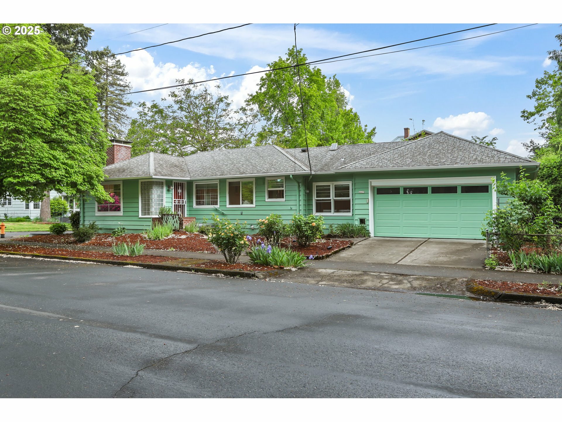 Property Photo: 4425 N Winchell St OR 97203
