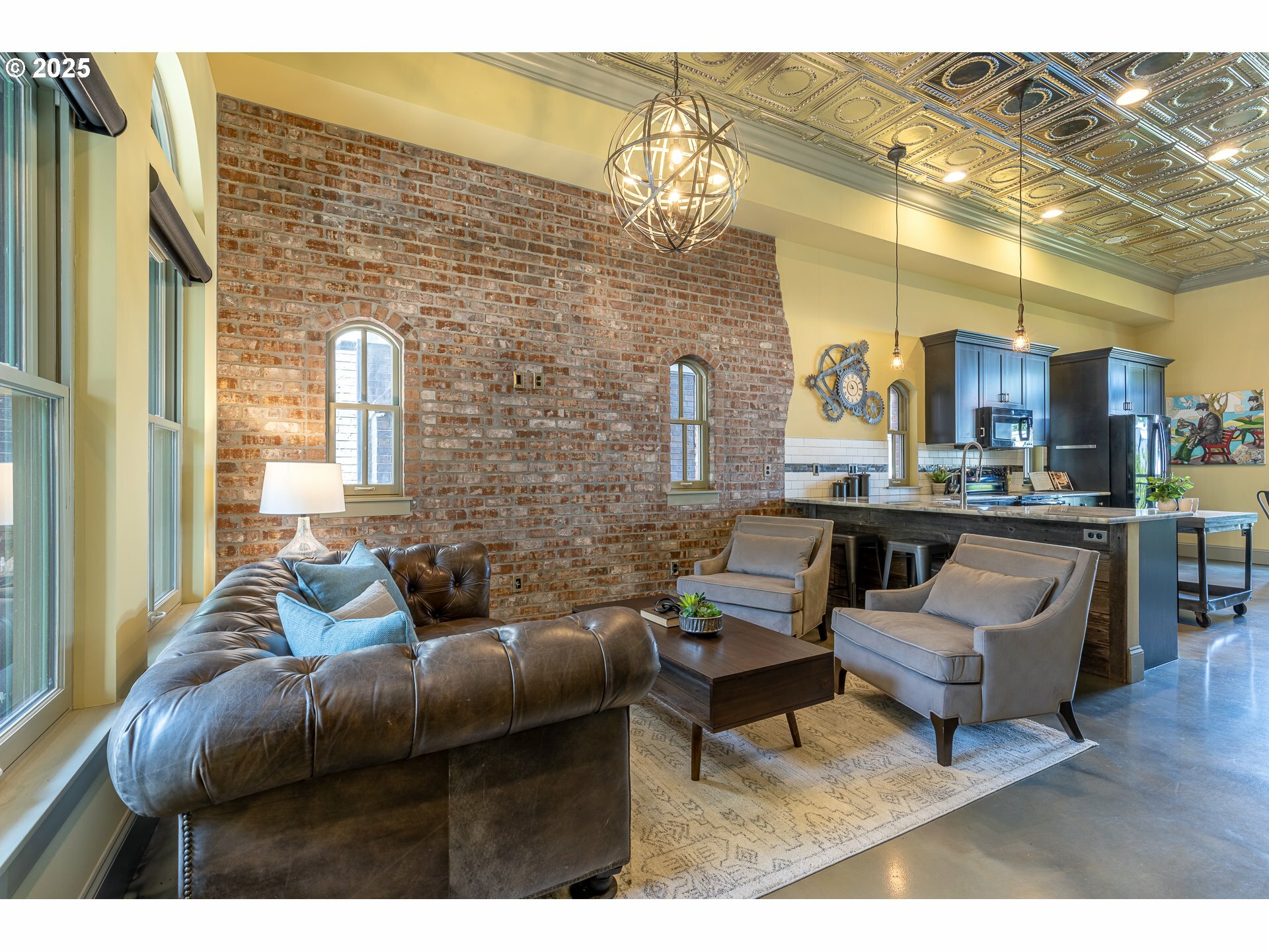 Property Photo: 121 SW Gibbs St OR 97239