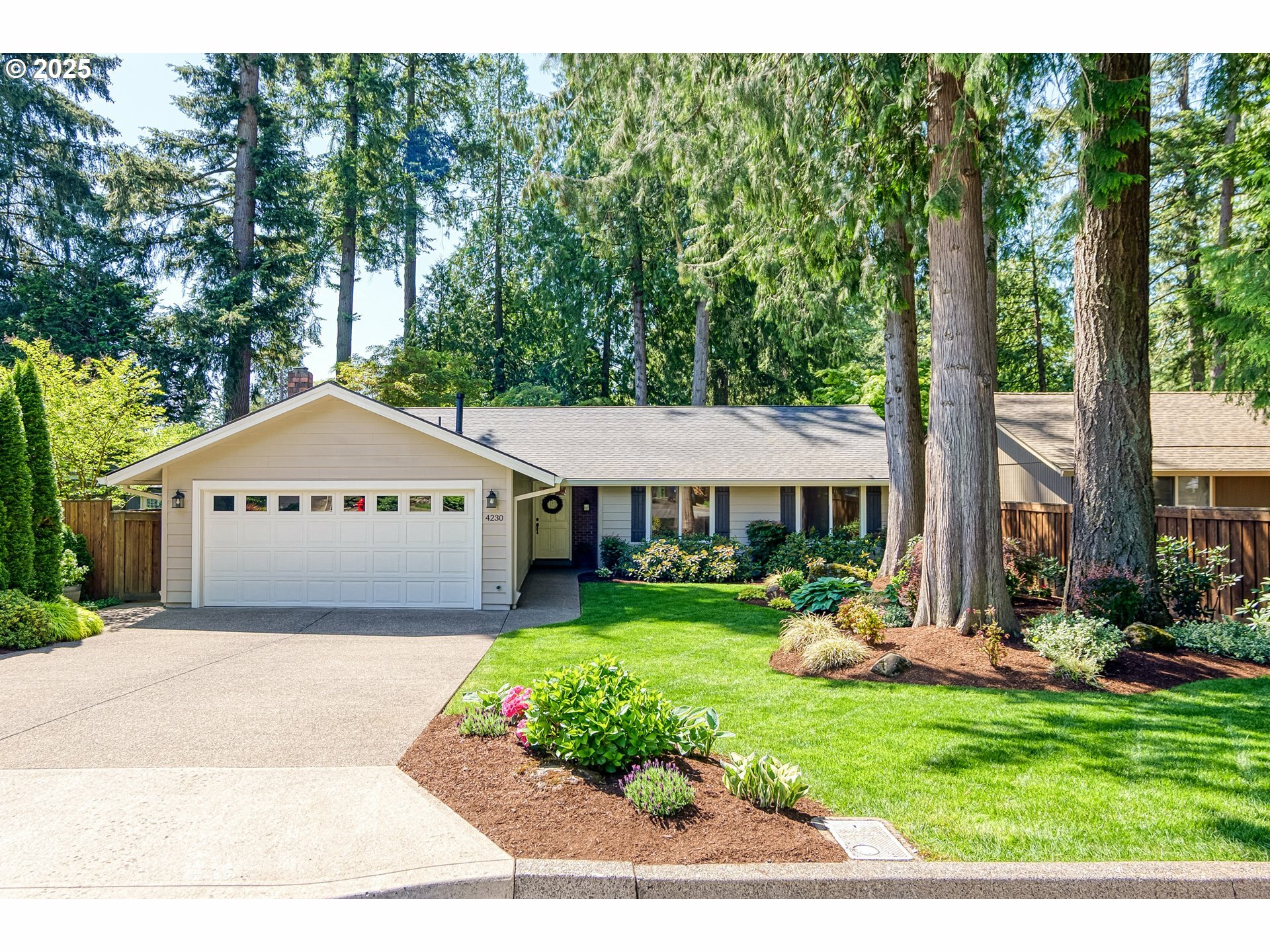 Property Photo: 4230 Collins Way OR 97035