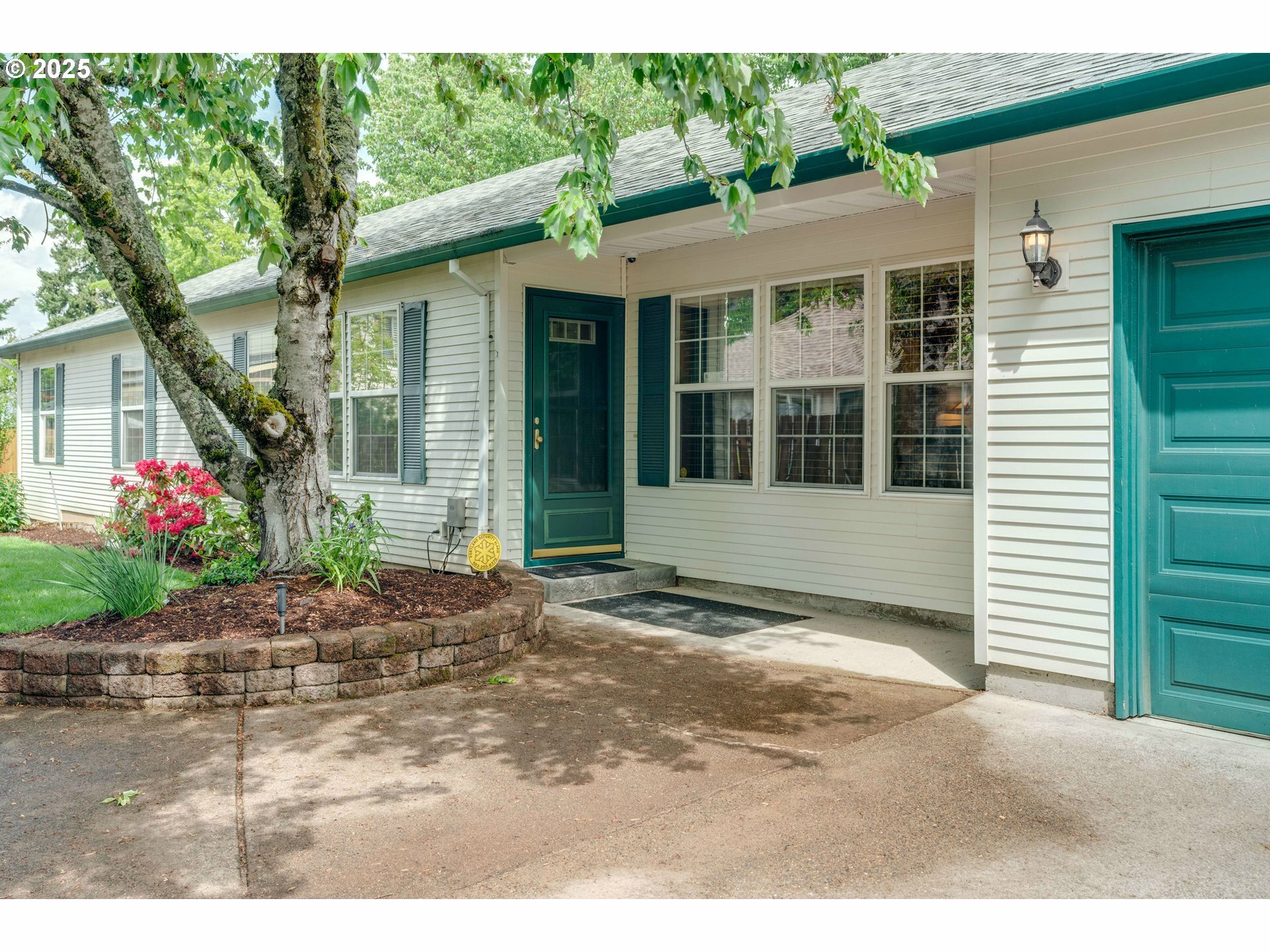 Property Photo: 3216 NE 110th Pl OR 97220