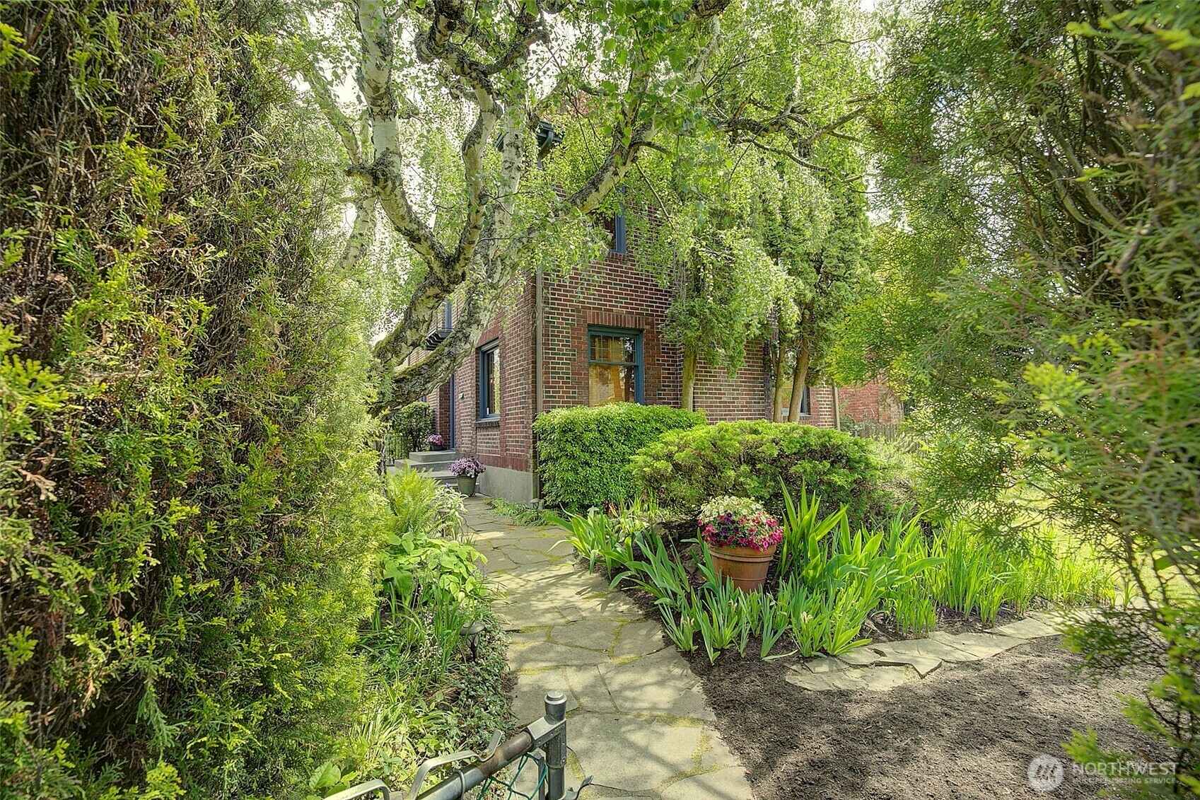 Property Photo: 4132 Burke Avenue N WA 98103