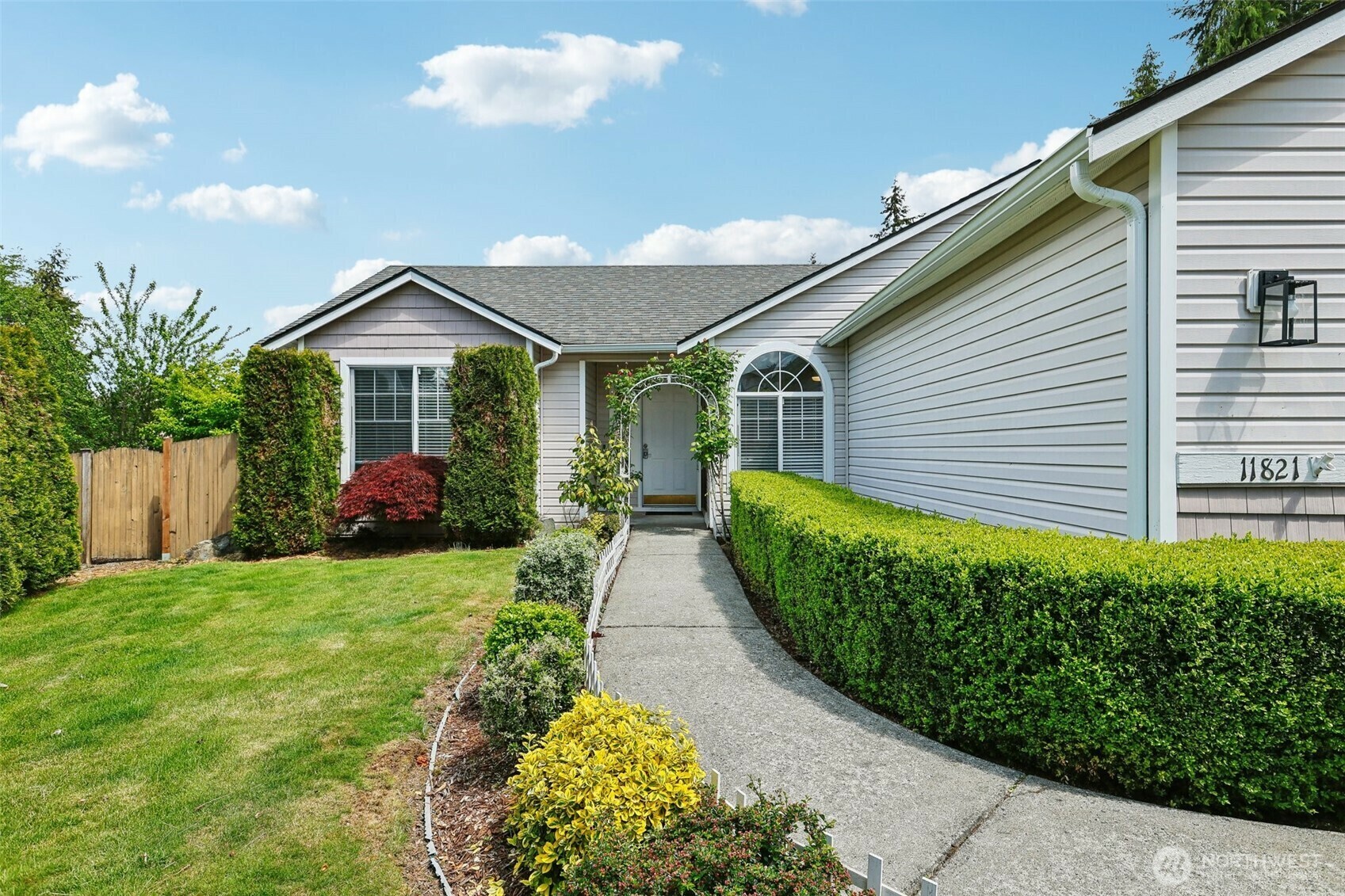 Property Photo: 11821 52nd Avenue SE WA 98208