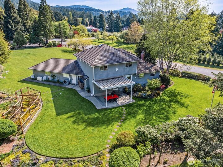 Property Photo: 13515 208th Avenue SE WA 98027