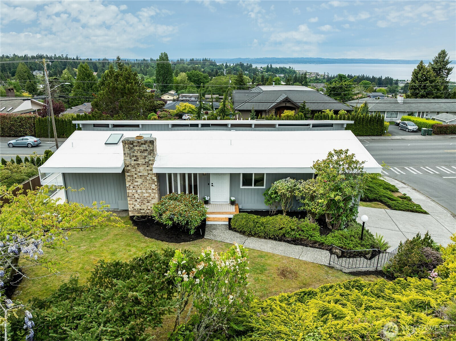 Property Photo: 900 Sea Vista Place WA 98020