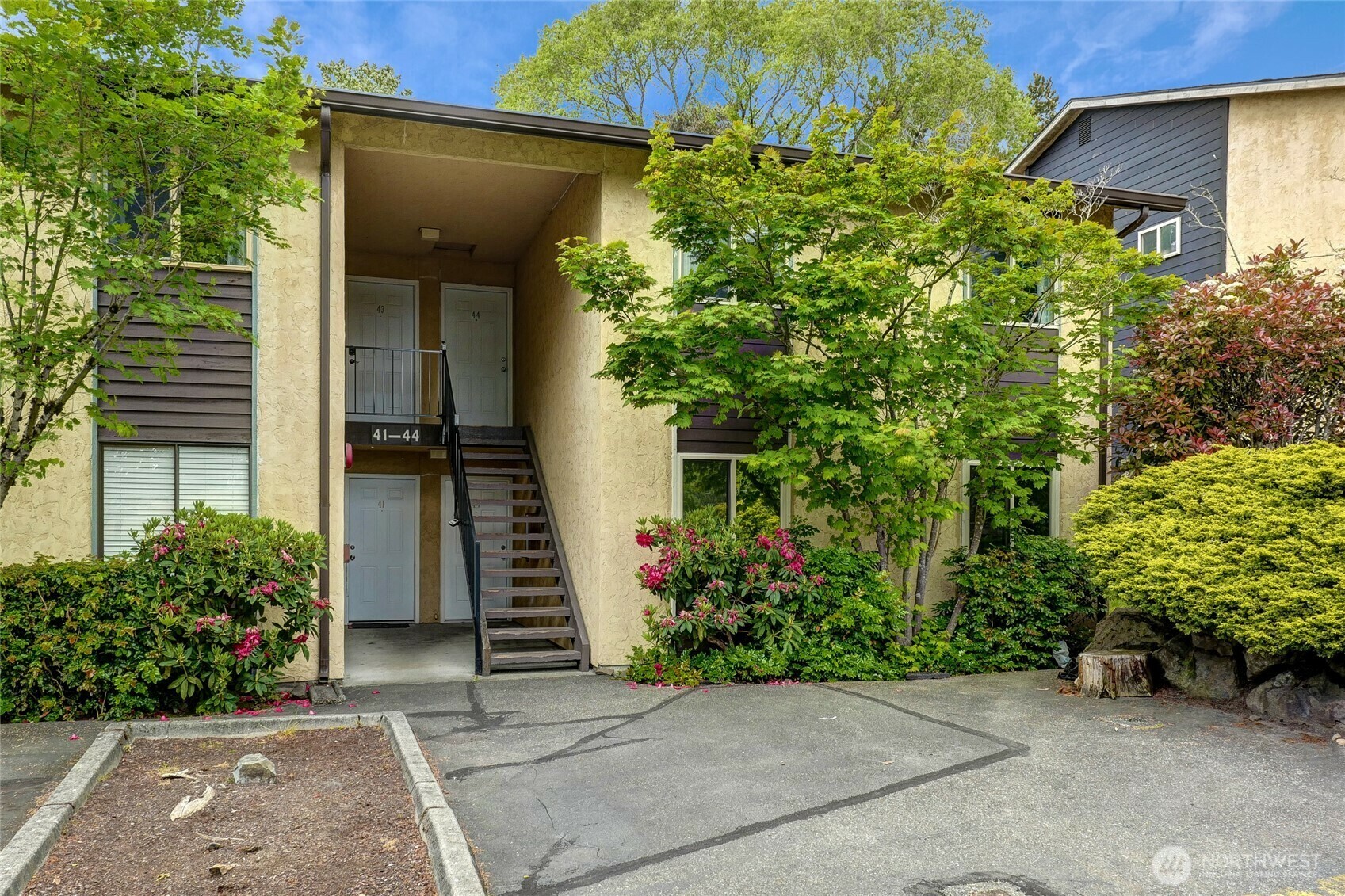 Property Photo: 12520 NE 145th Street E42 WA 98034