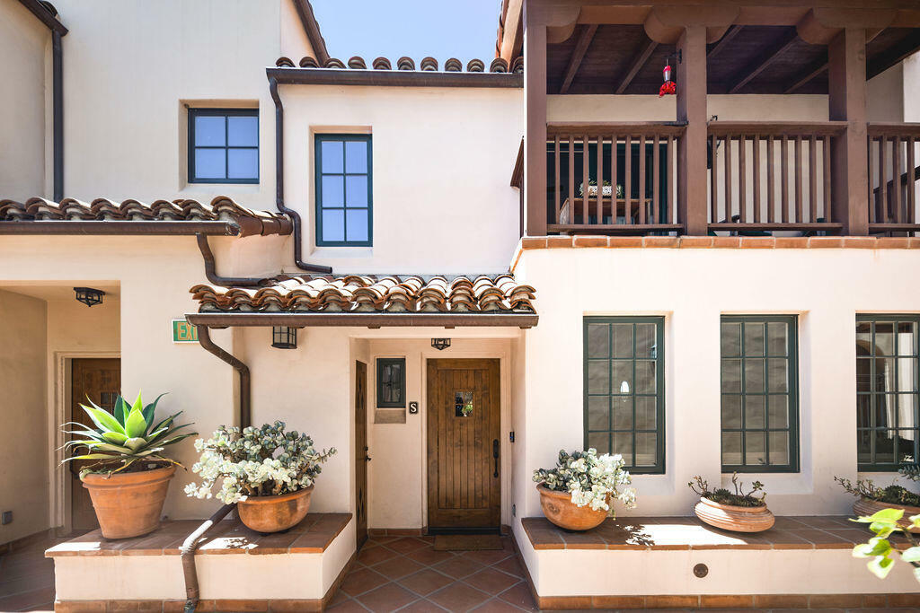 Property Photo: 105 W De La Guerra Street S CA 93101