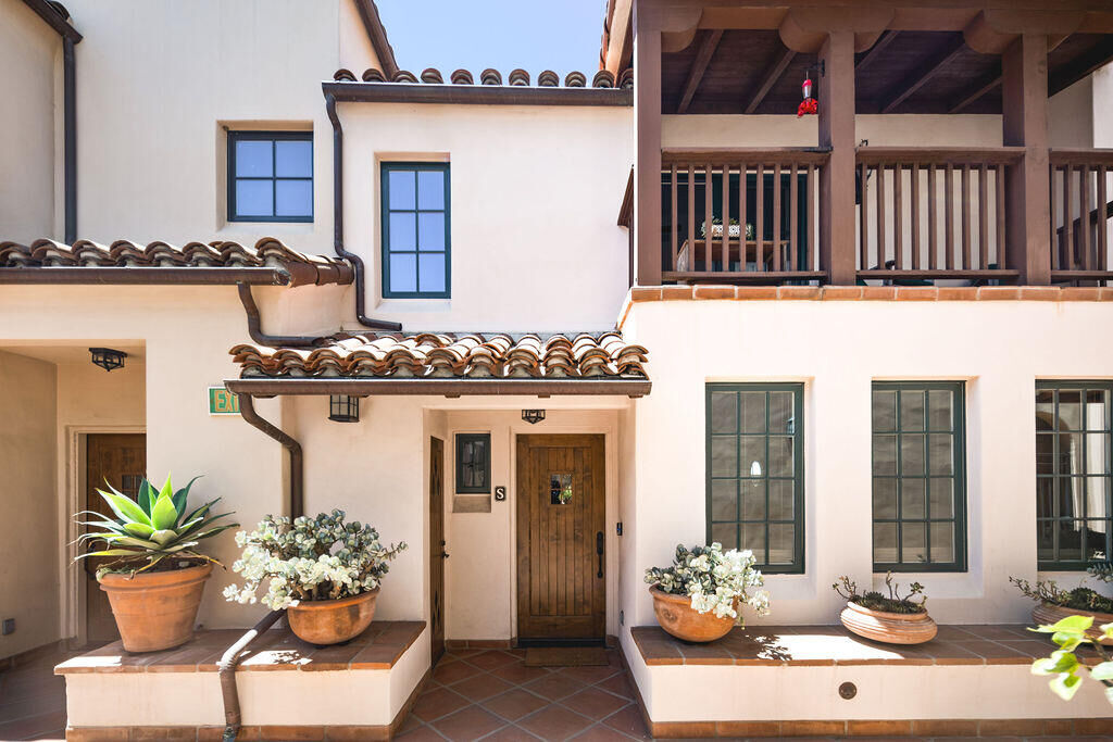 Property Photo: 105 W De La Guerra Street S CA 93101