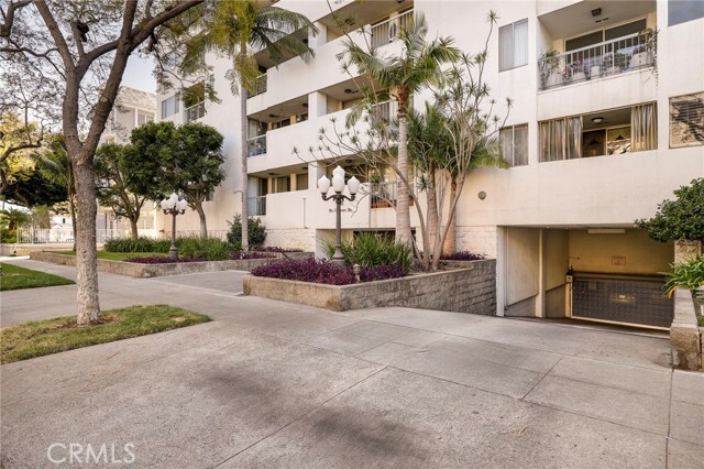 Property Photo: 321 N Oakhurst Drive 404 CA 90210