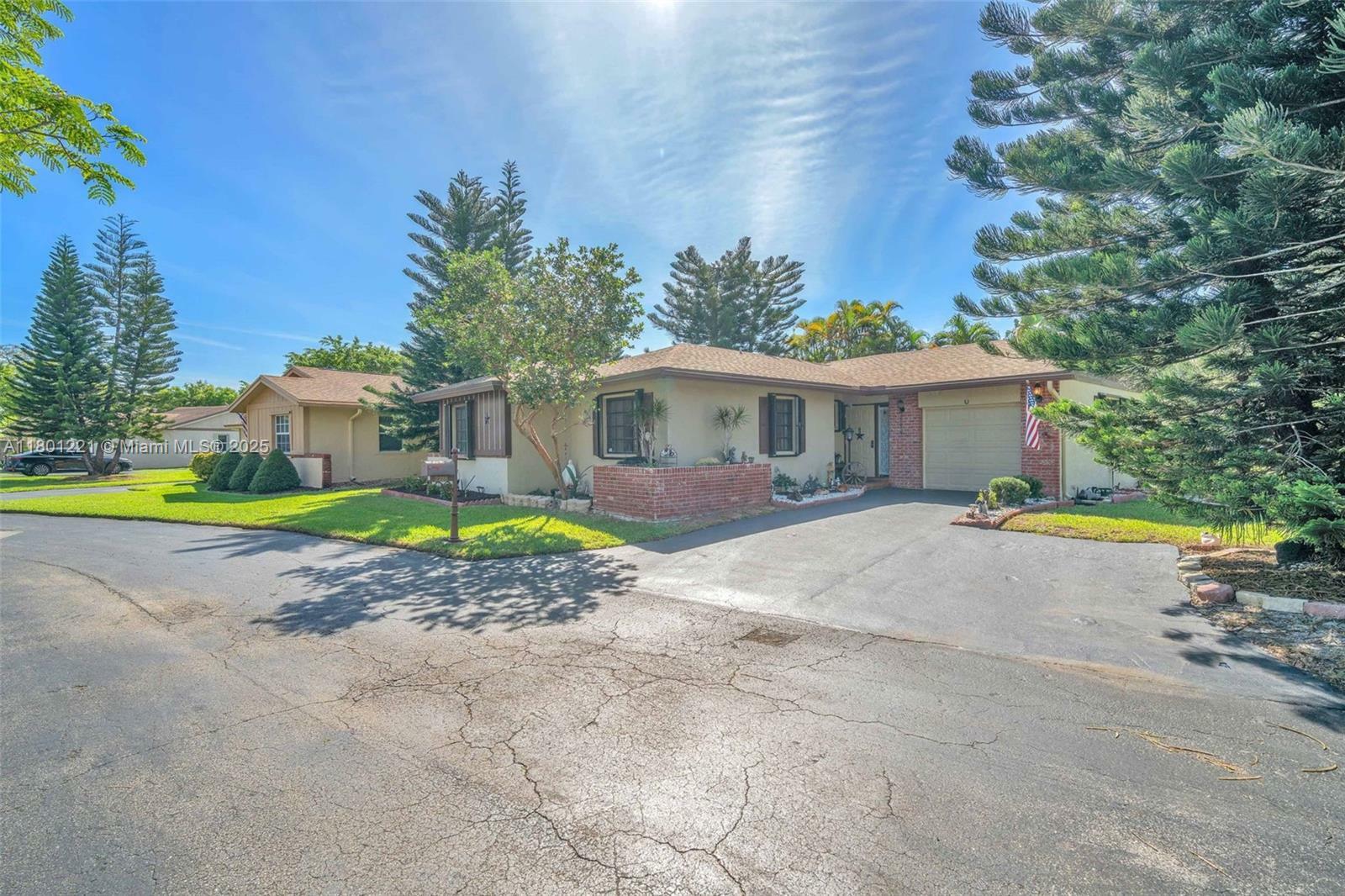 Property Photo: 2218 Nova Village Dr FL 33317