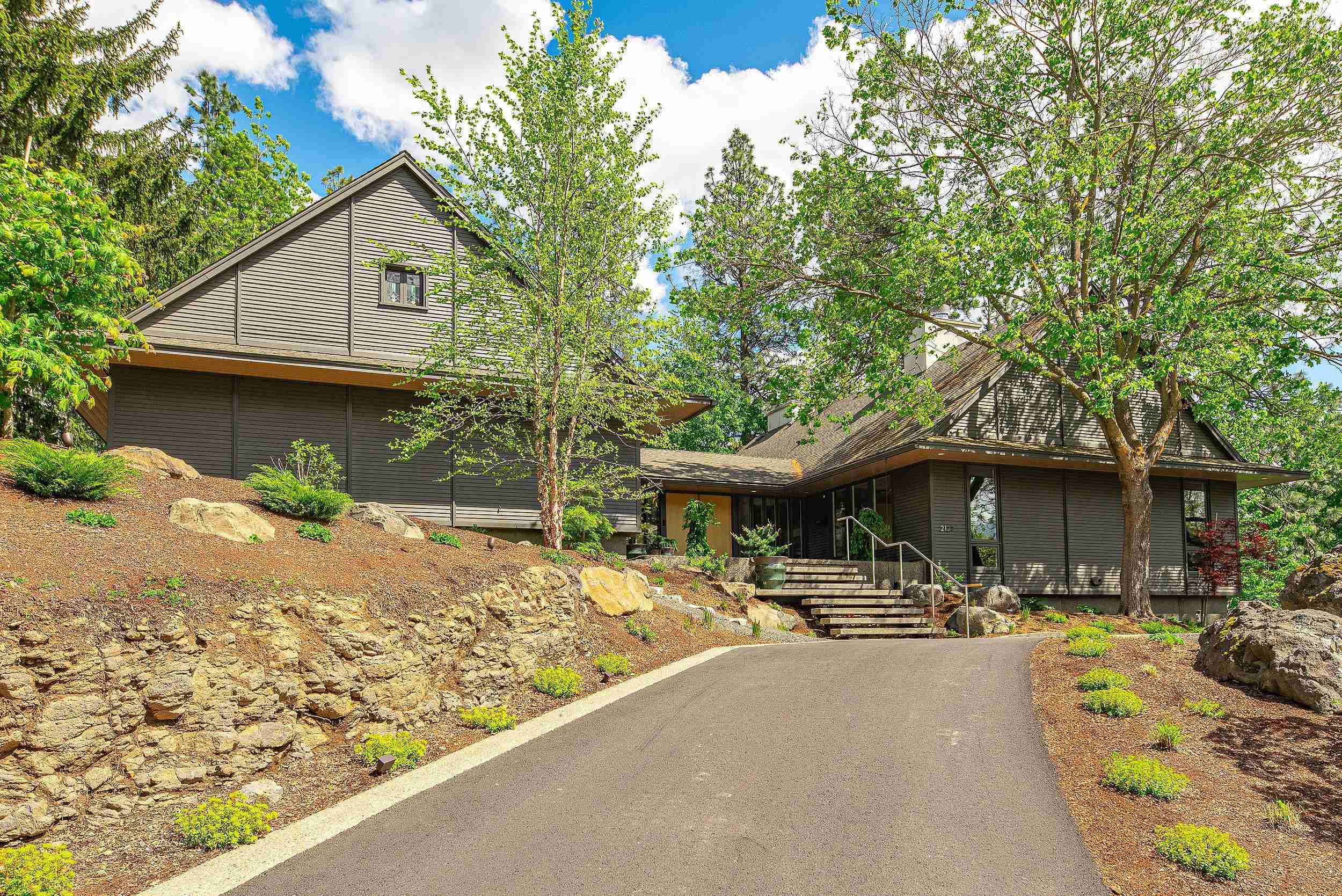 2127 S Helena St  Spokane WA 99203 photo
