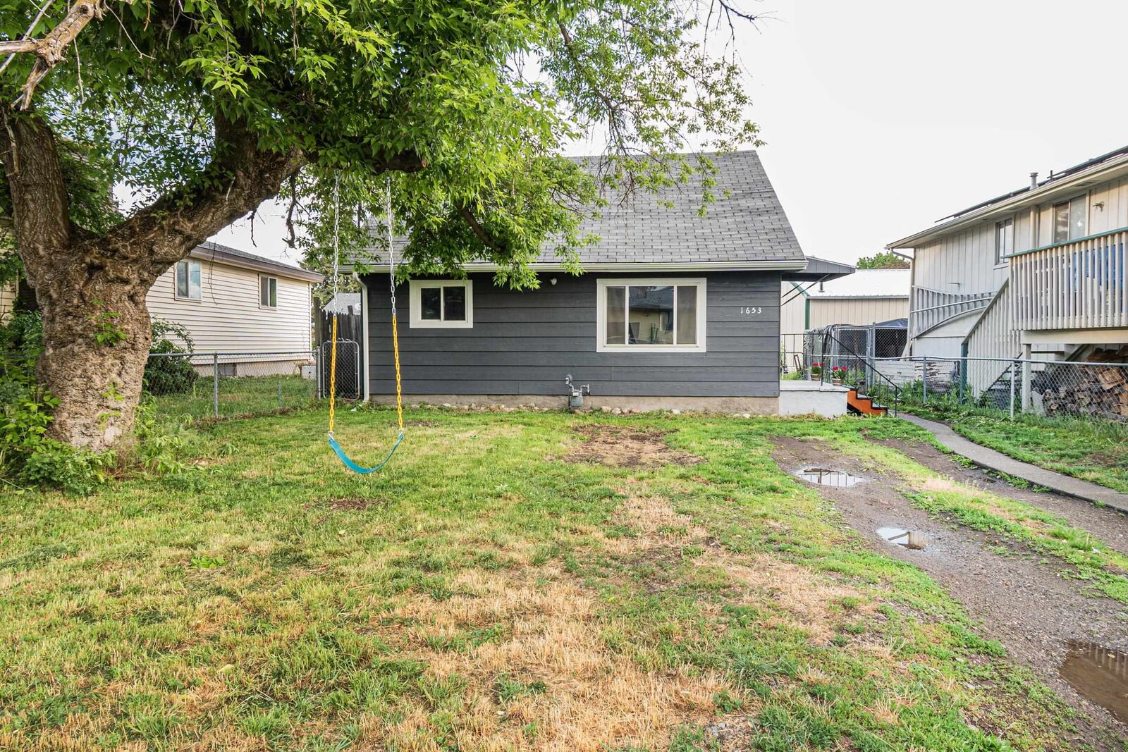 Property Photo:  1653 E Ostrander Ave  WA 99207 