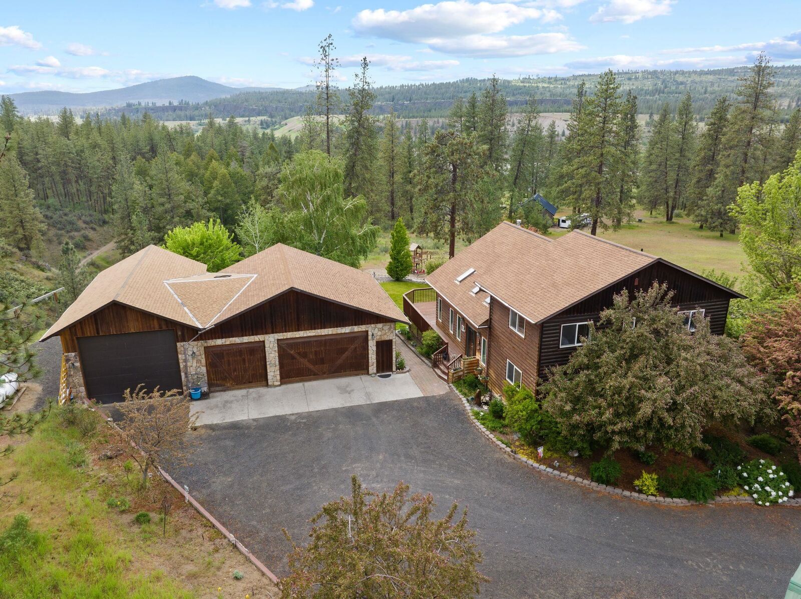 Property Photo:  46501 River Dr N  WA 99122 