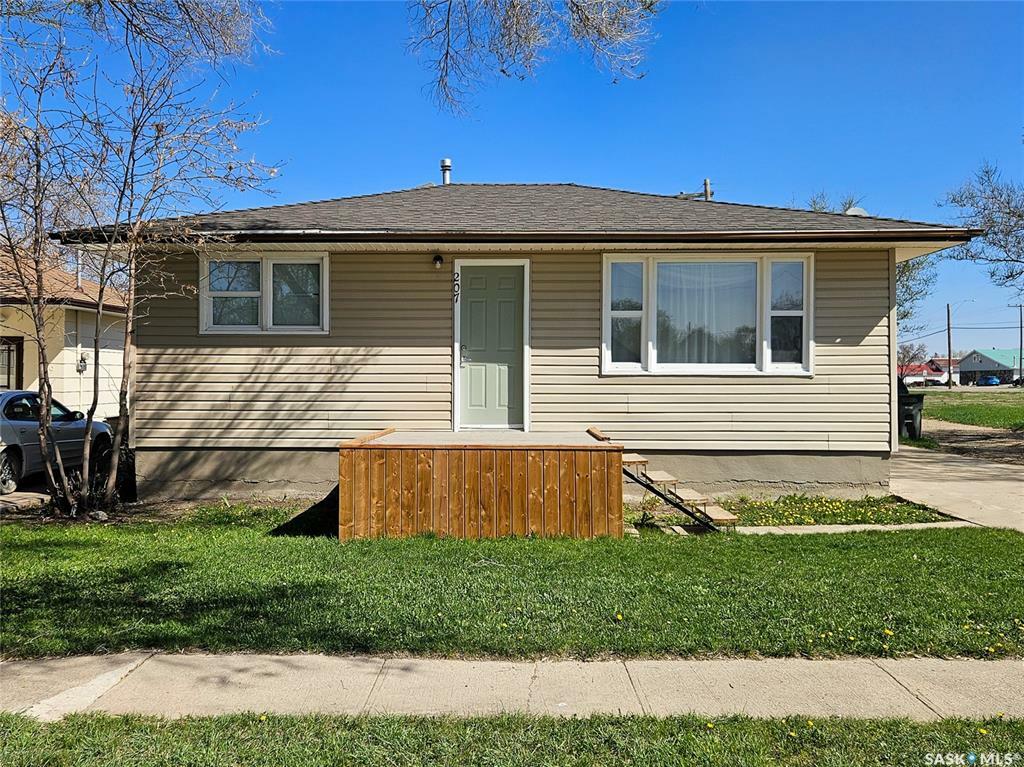 Property Photo: 207 7th Avenue W SK S0L 2V0