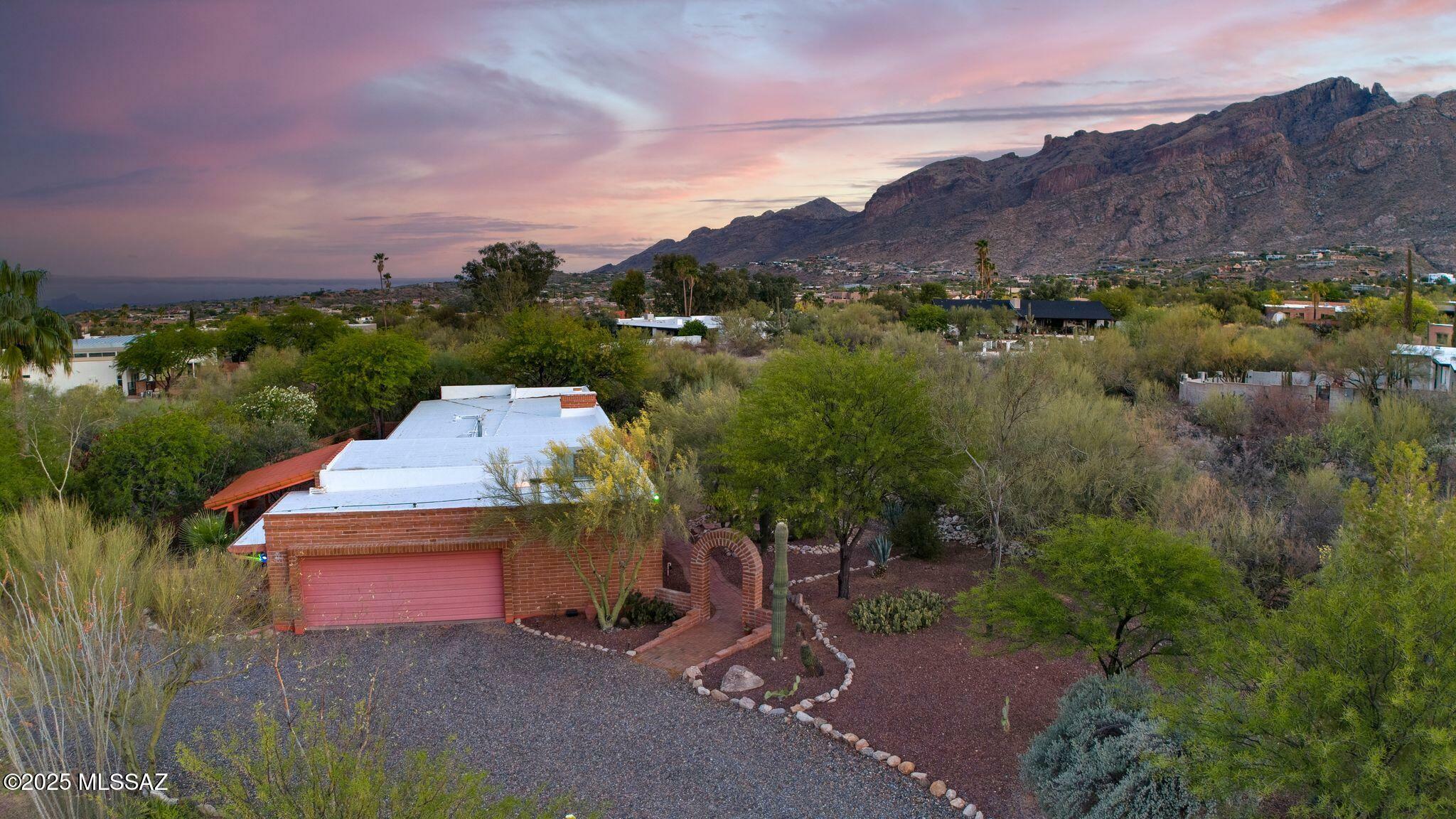 Property Photo: 4921 E Camino De Los Olivos AZ 85718