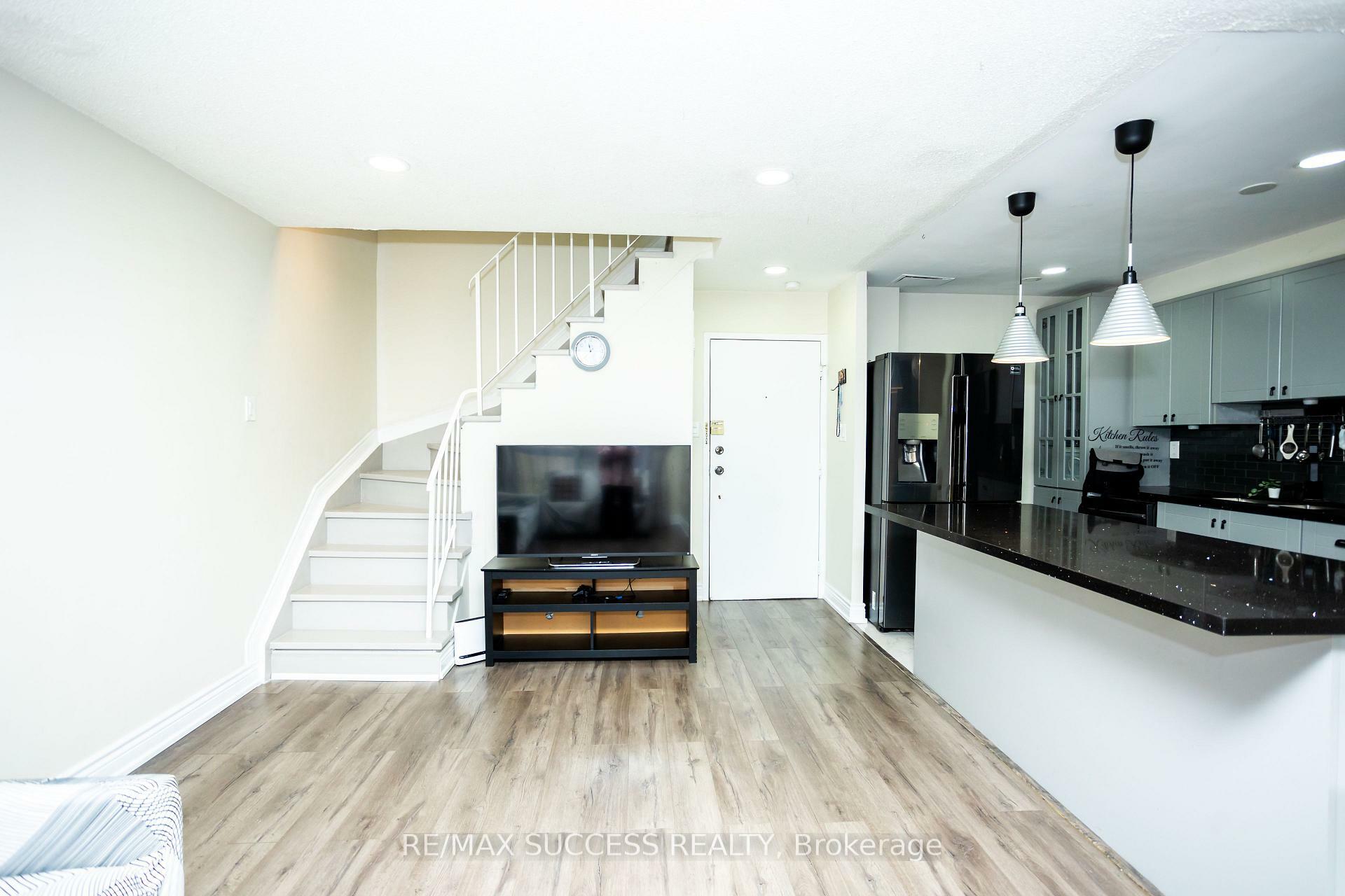 Property Photo: 2095 Roche Court 207 ON L5K 2C8