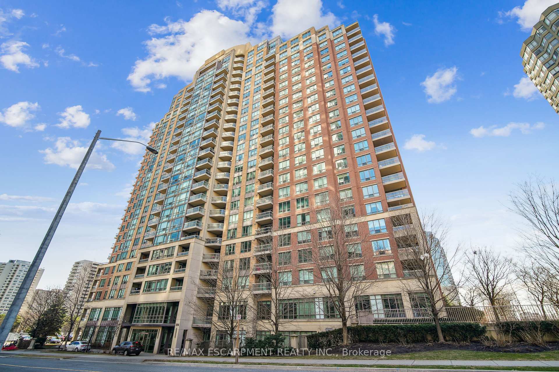 Property Photo: 156 Enfield Place 1712 ON L5B 4L8