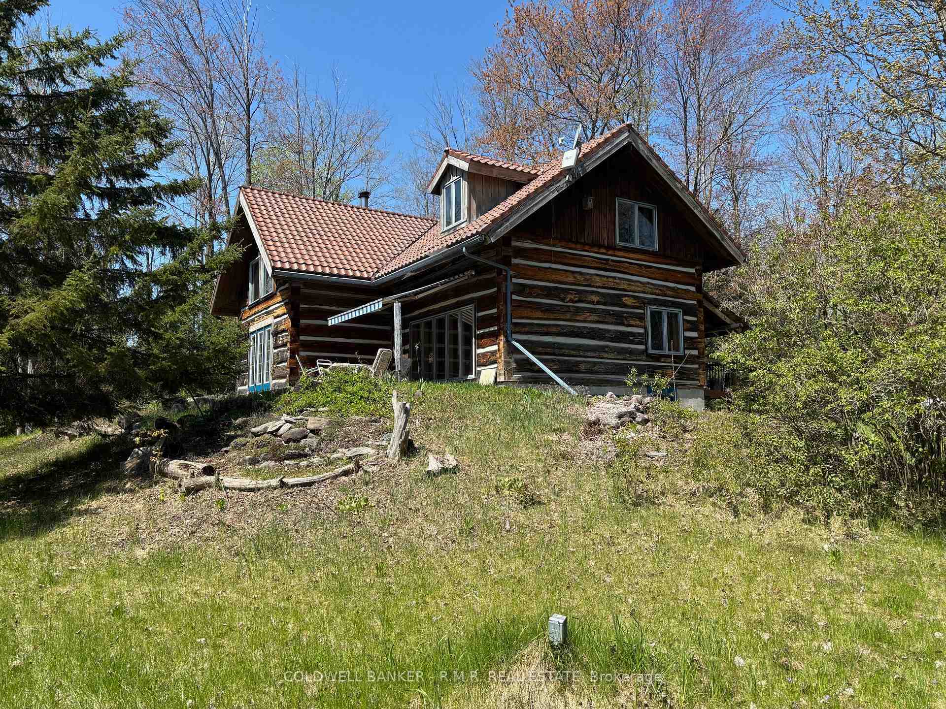 Property Photo: 9136 Ravenshoe Road ON L9P 1R2
