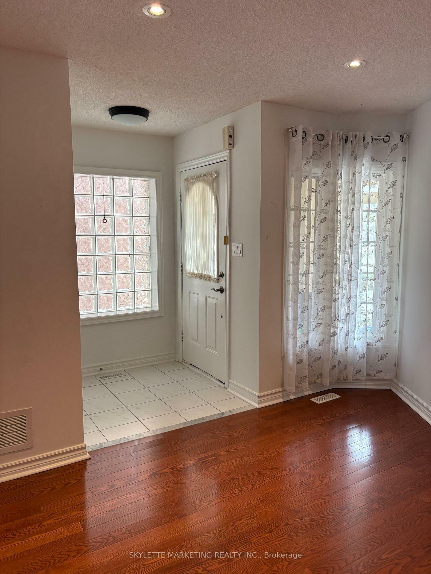 Property Photo:  307 Milliken Meadow Drive  ON L3R 0V8 