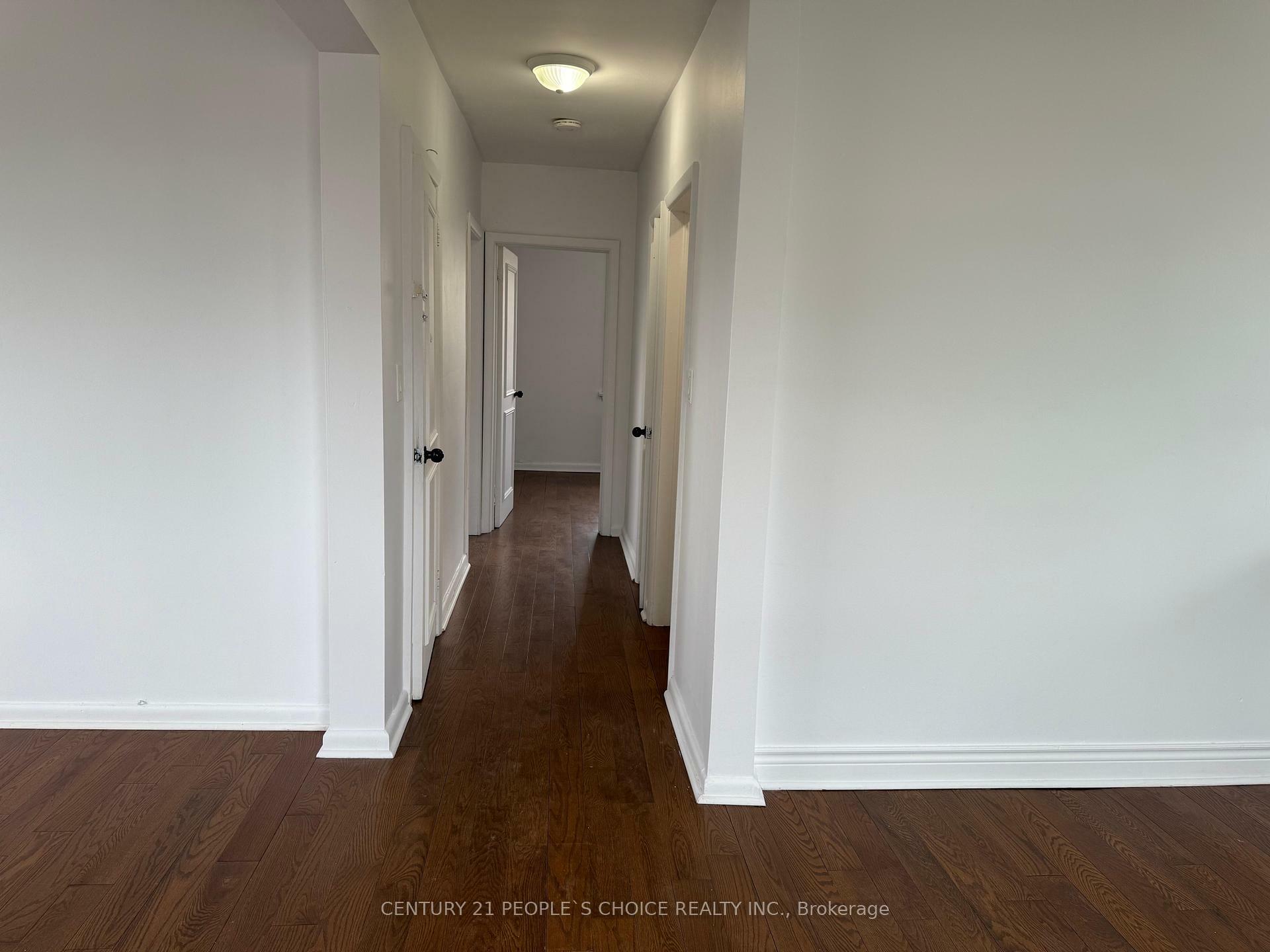 Photo de la propriété: 1 Lacey Avenue ON M6M 3L6