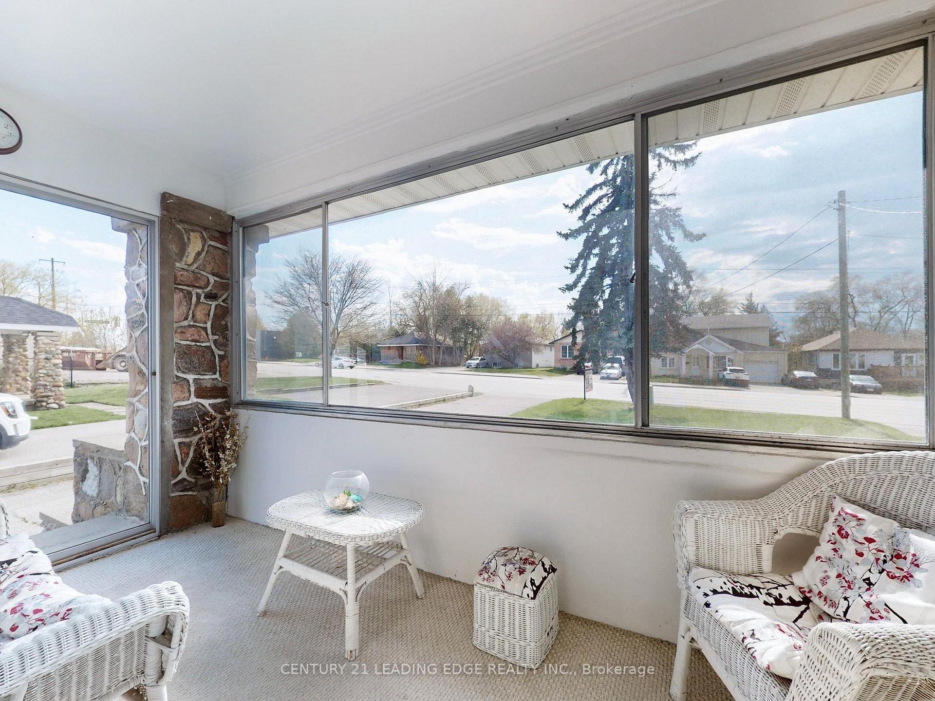 Property Photo:  393 The Queensway S N/A  ON L4P 2C6 