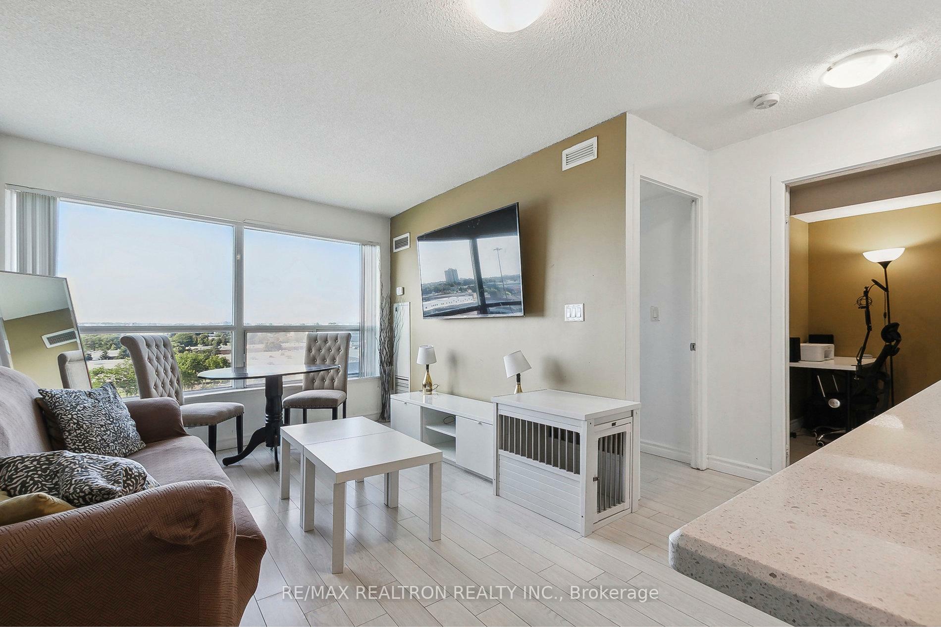 Property Photo: 36 Lee Centre Drive 915 ON M1H 3K2
