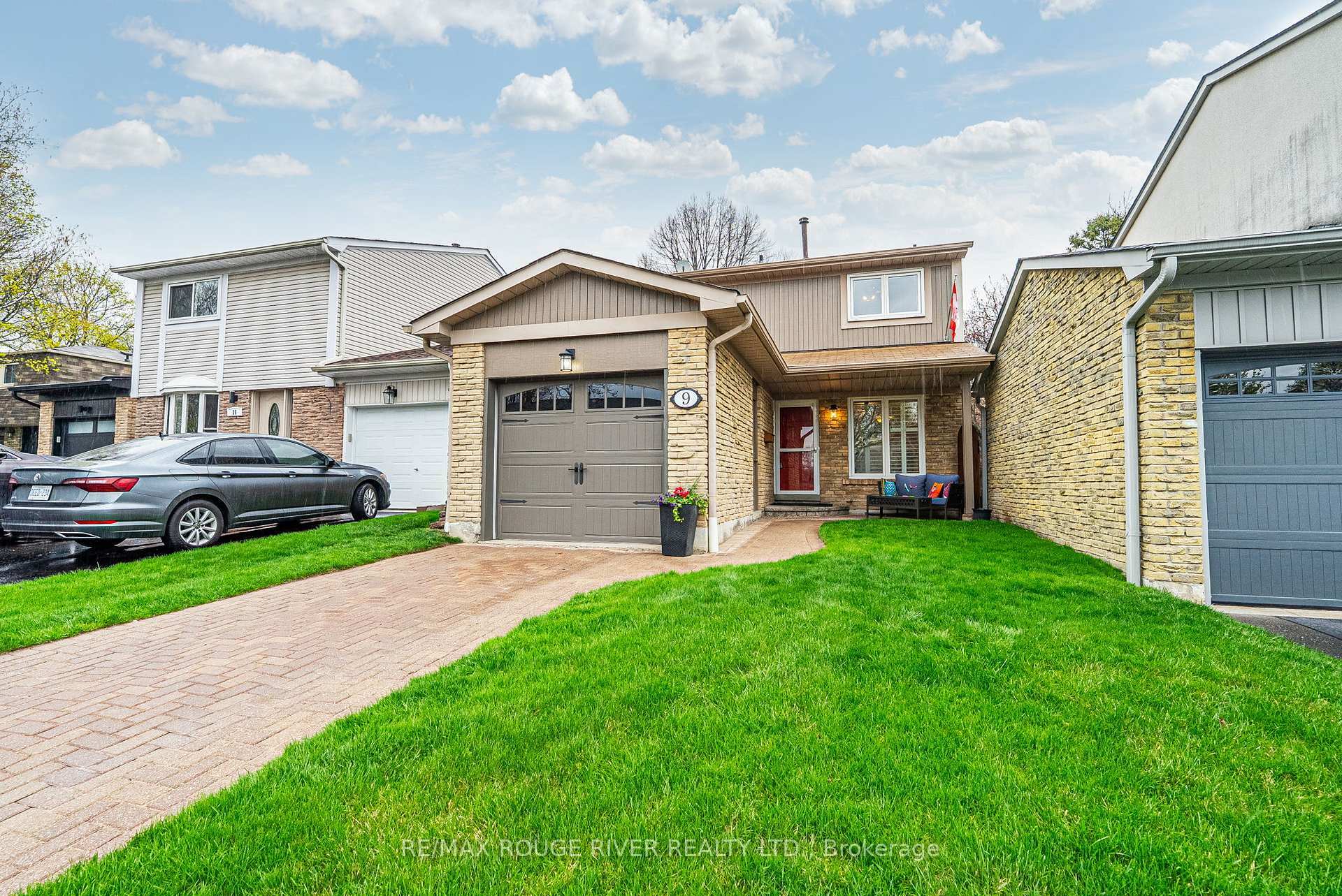9 Harrison Court  Whitby ON L1N 6E2 photo