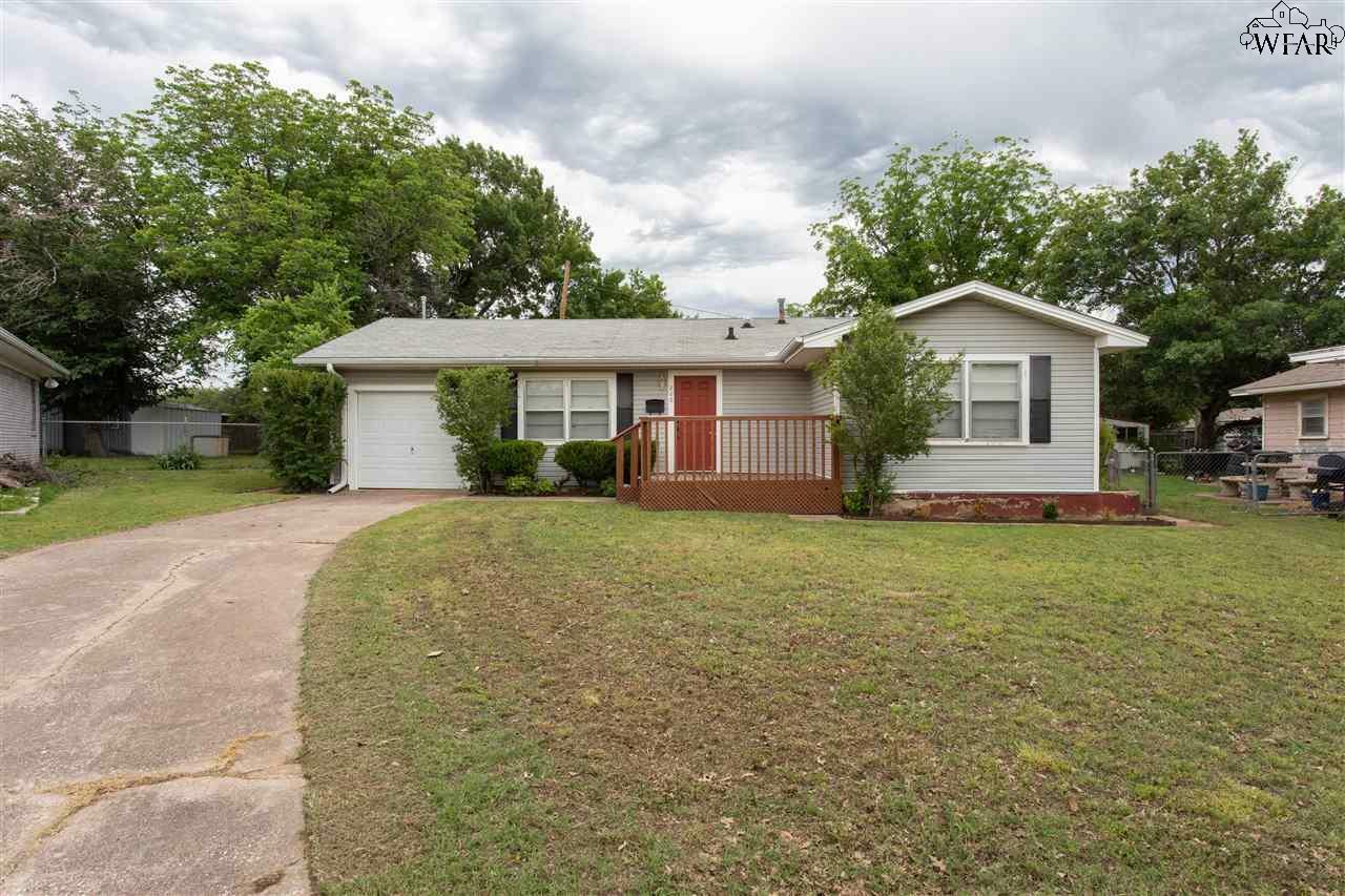 Property Photo: 206 Clark Circle TX 76365