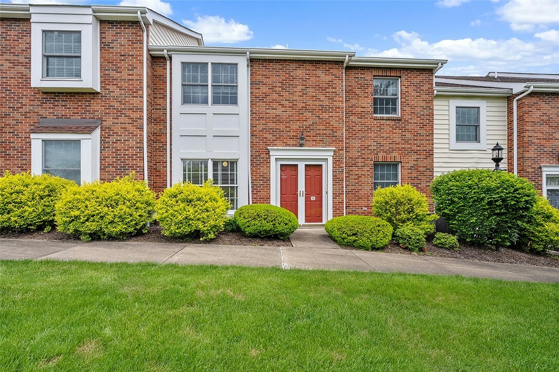 Property Photo: 103 Boxwood Court PA 15317