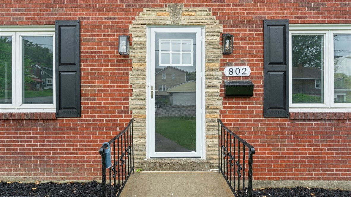 Property Photo: 802 5th St PA 15147