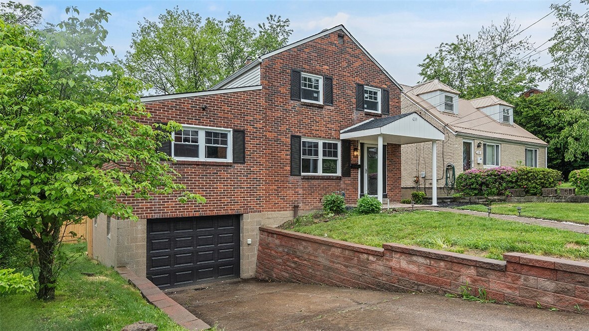 Property Photo: 162 Briarwood Dr PA 15235