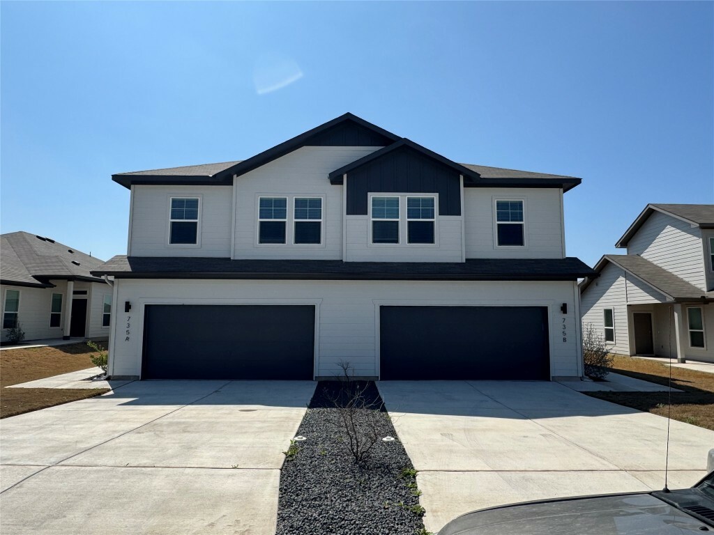 Property Photo: 735 Staglin Street B TX 78610