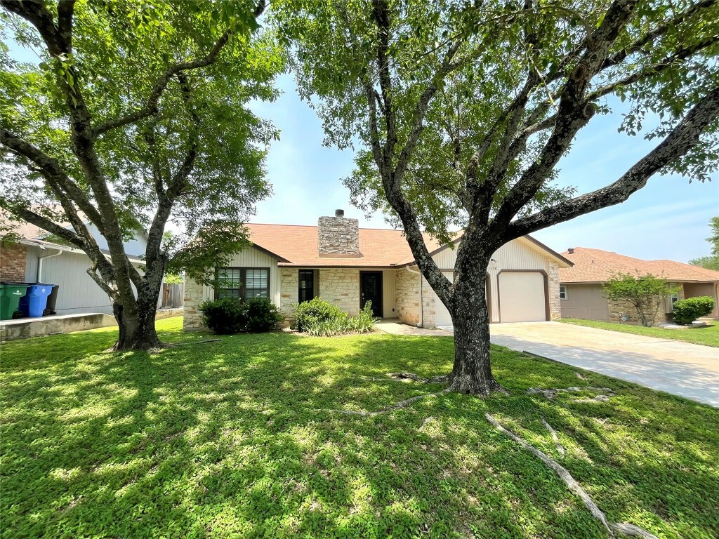 Property Photo: 1008 Cresswell Drive TX 78660
