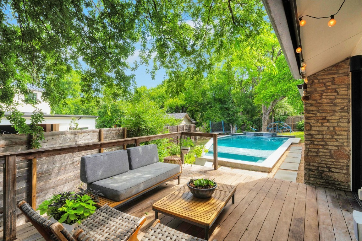 Property Photo:  2502 Side Cove  TX 78704 