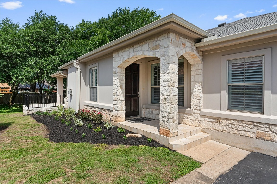 Property Photo: 11558 Spicewood Parkway 7 TX 78750