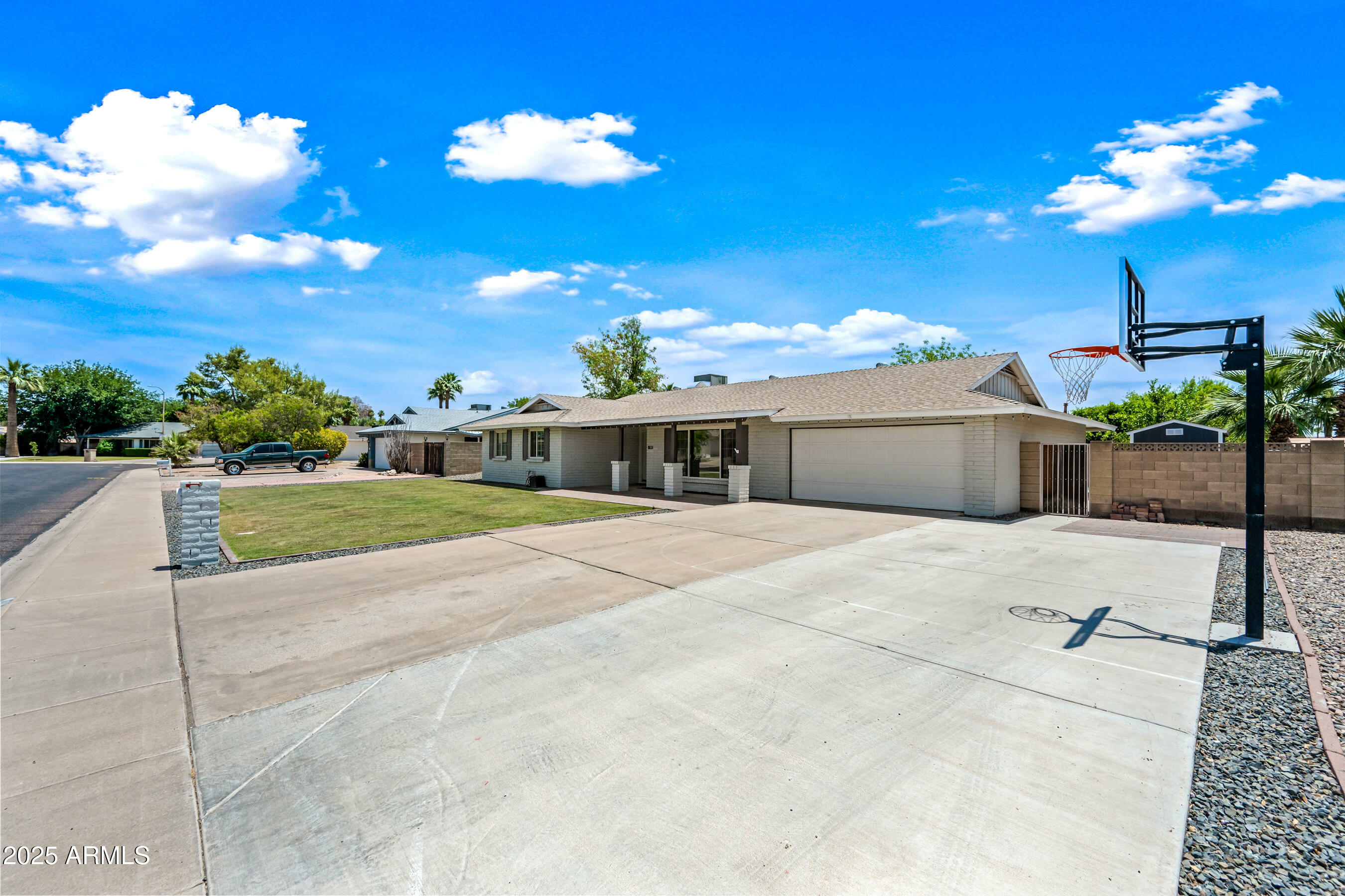 Property Photo:  1831 W Seldon Lane  AZ 85021 