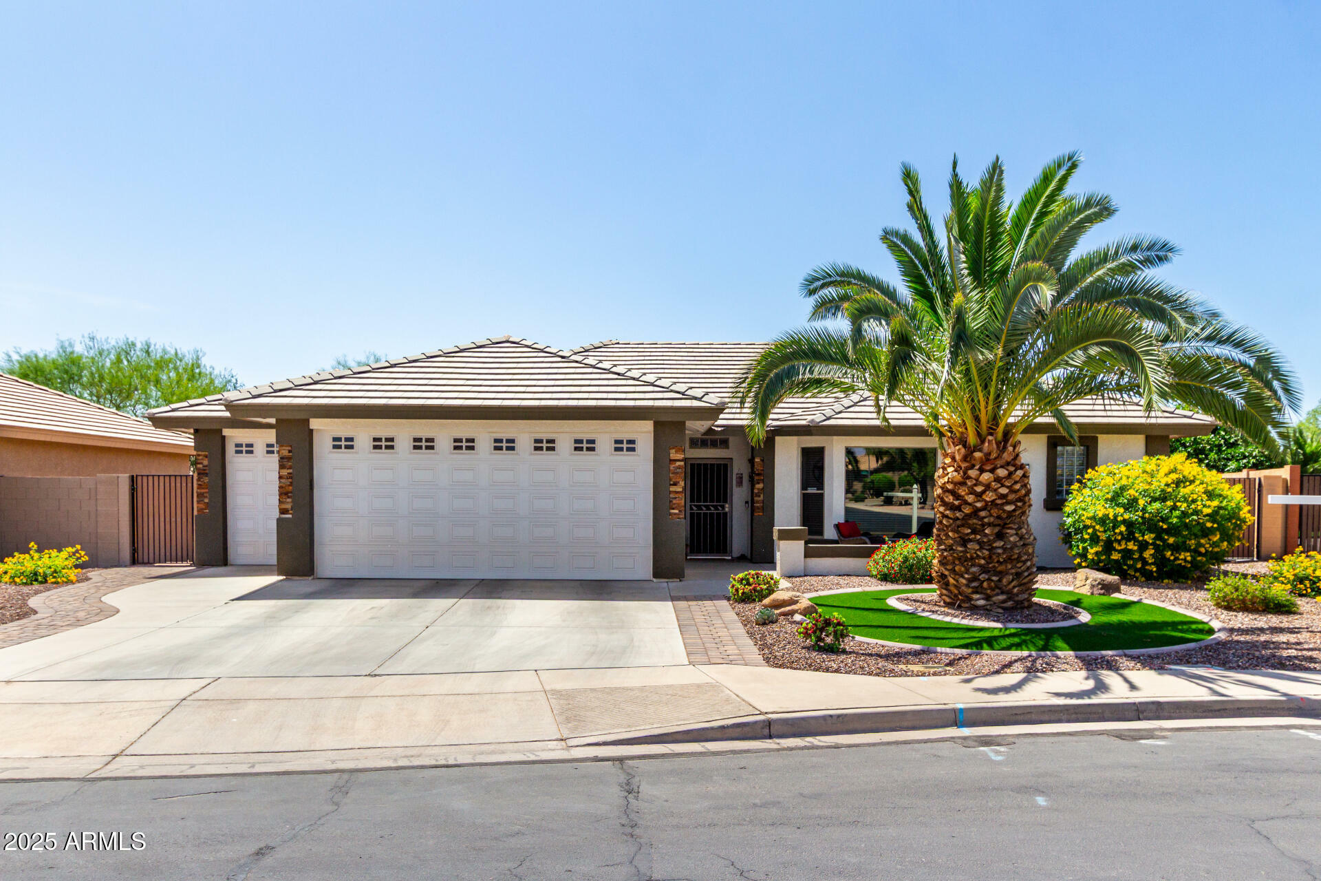 2910 S Olivewood --  Mesa AZ 85212 photo