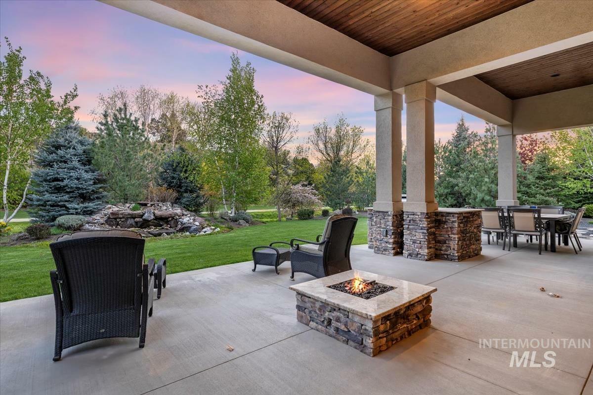 Property Photo: 421 E Fishing Creek Ln ID 83616