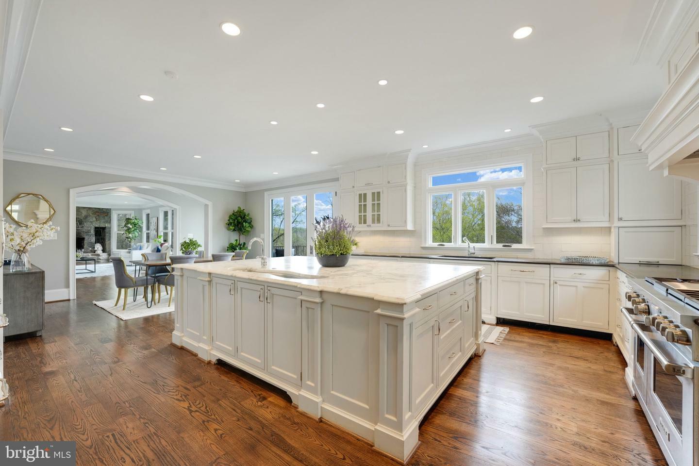 Property Photo: 9884 River Chase Way VA 22066