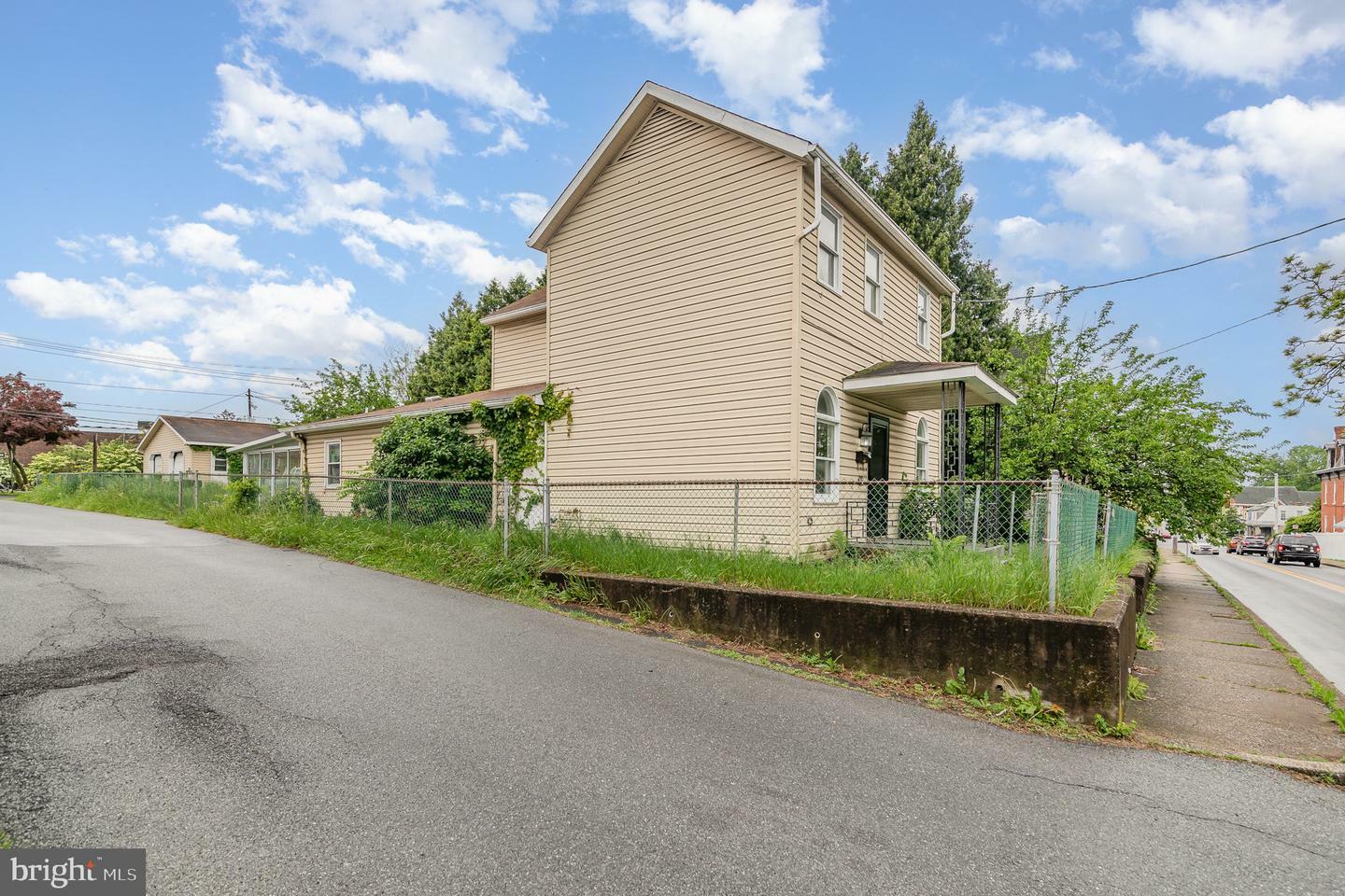 Property Photo:  2633 Canby Street  PA 17103 