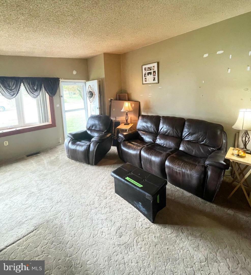 Property Photo: 1003 Grant Avenue PA 19115