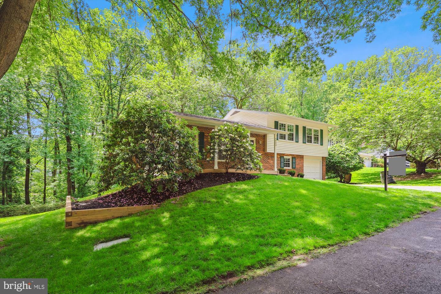 Property Photo: 9923 Wooden Dove Court VA 22015