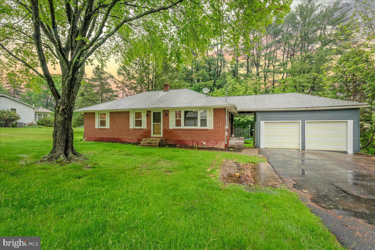 Property Photo: 7136 Howell Terrace PA 18360