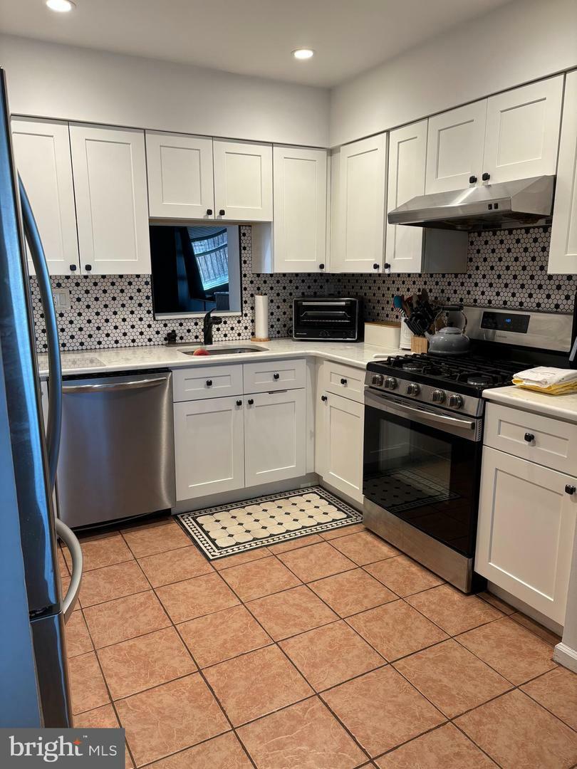 Property Photo: 1236 Catharine Street PA 19147