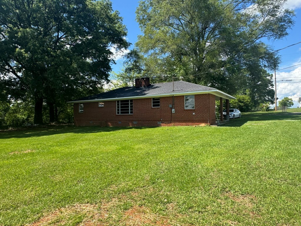 Property Photo: 320 Mitchell Bridge Road GA 30705