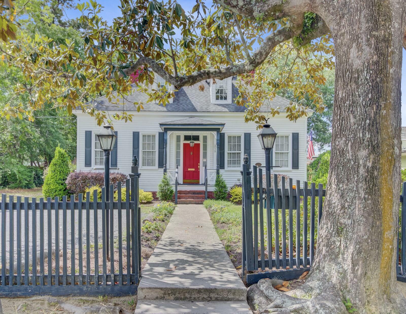 Property Photo: 318 N Magnolia Street SC 29483