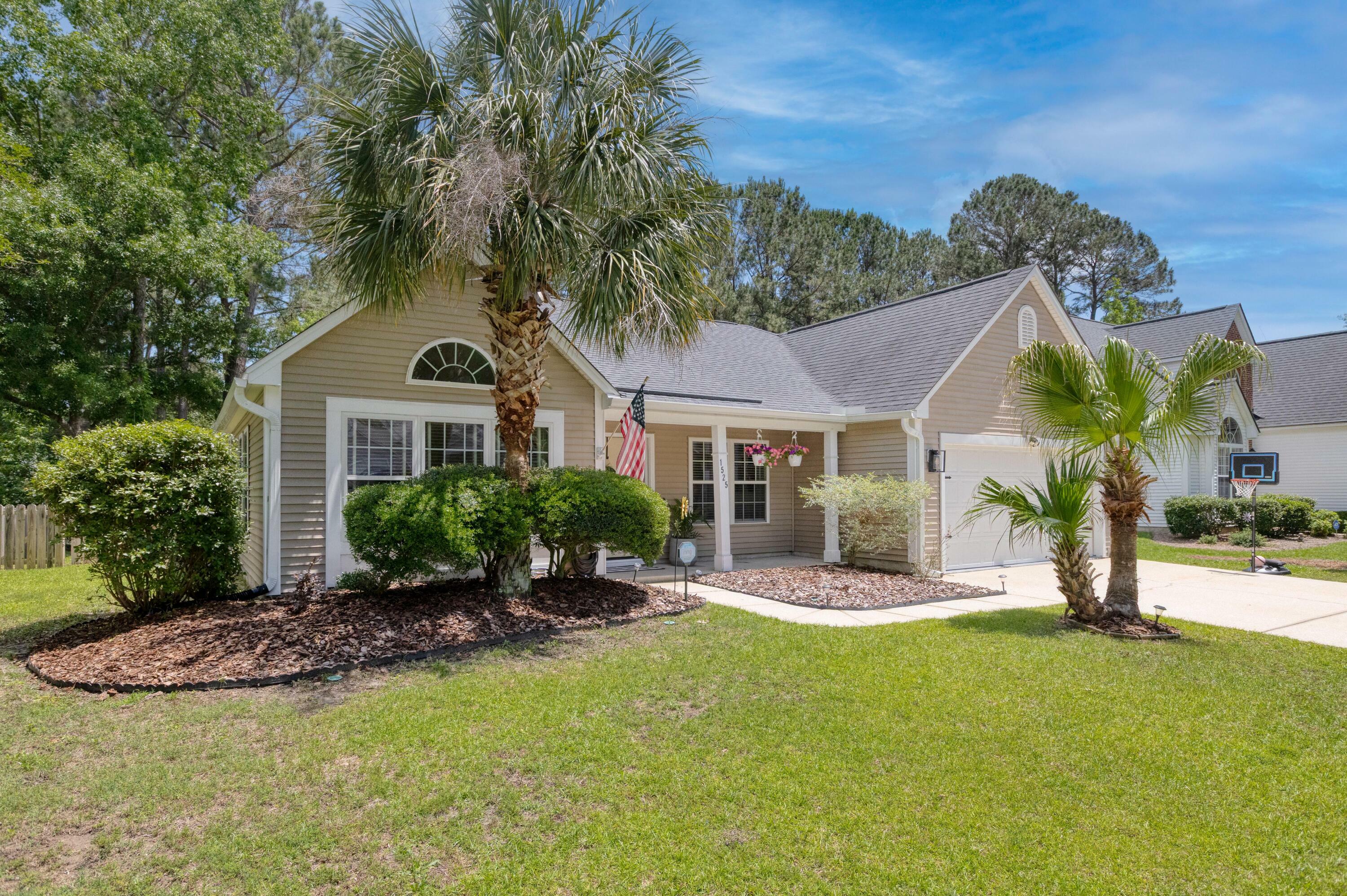 Property Photo: 1525 Cypress Pointe Drive SC 29466