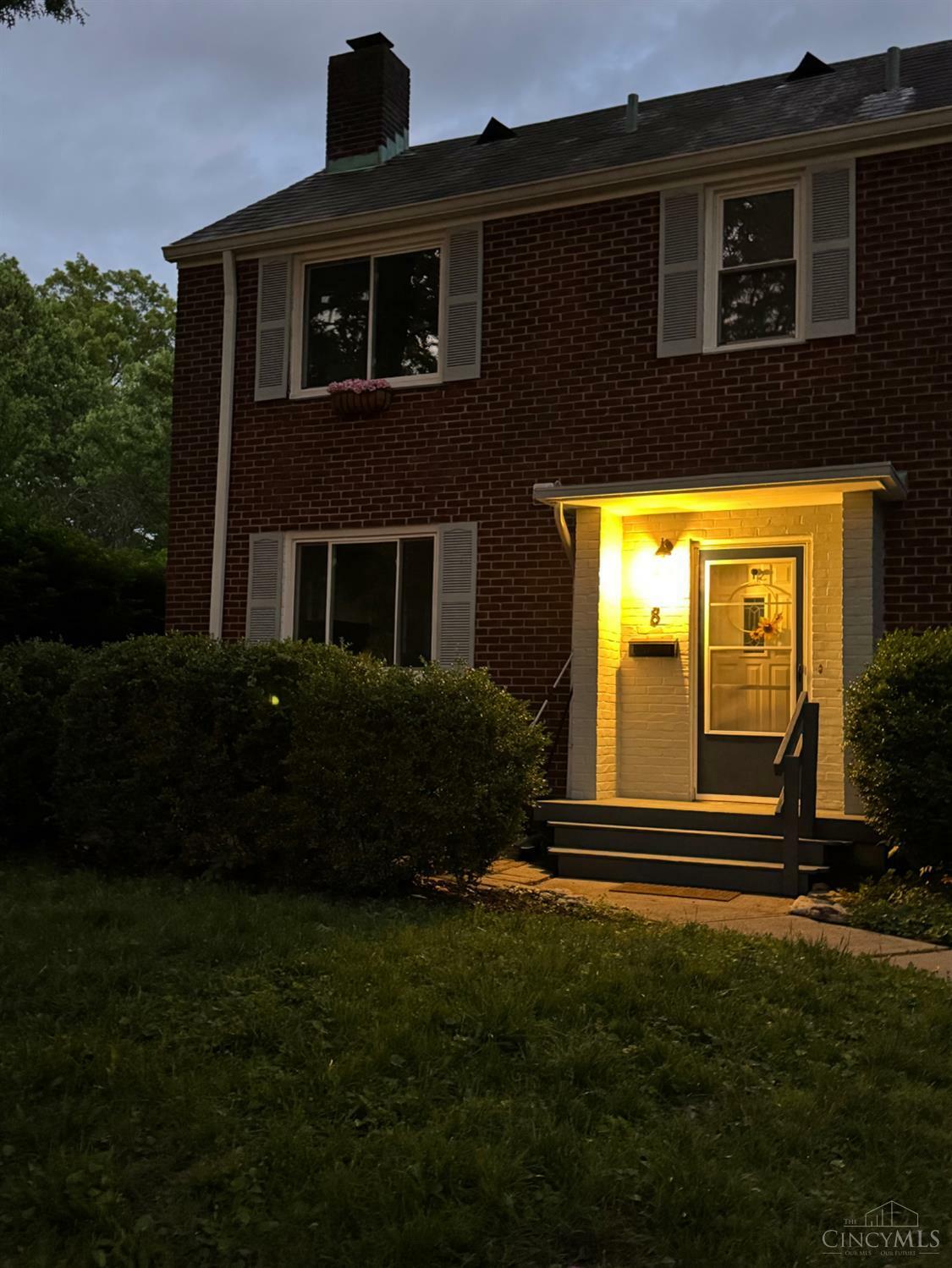 Property Photo: 8 Belknap Place OH 45218