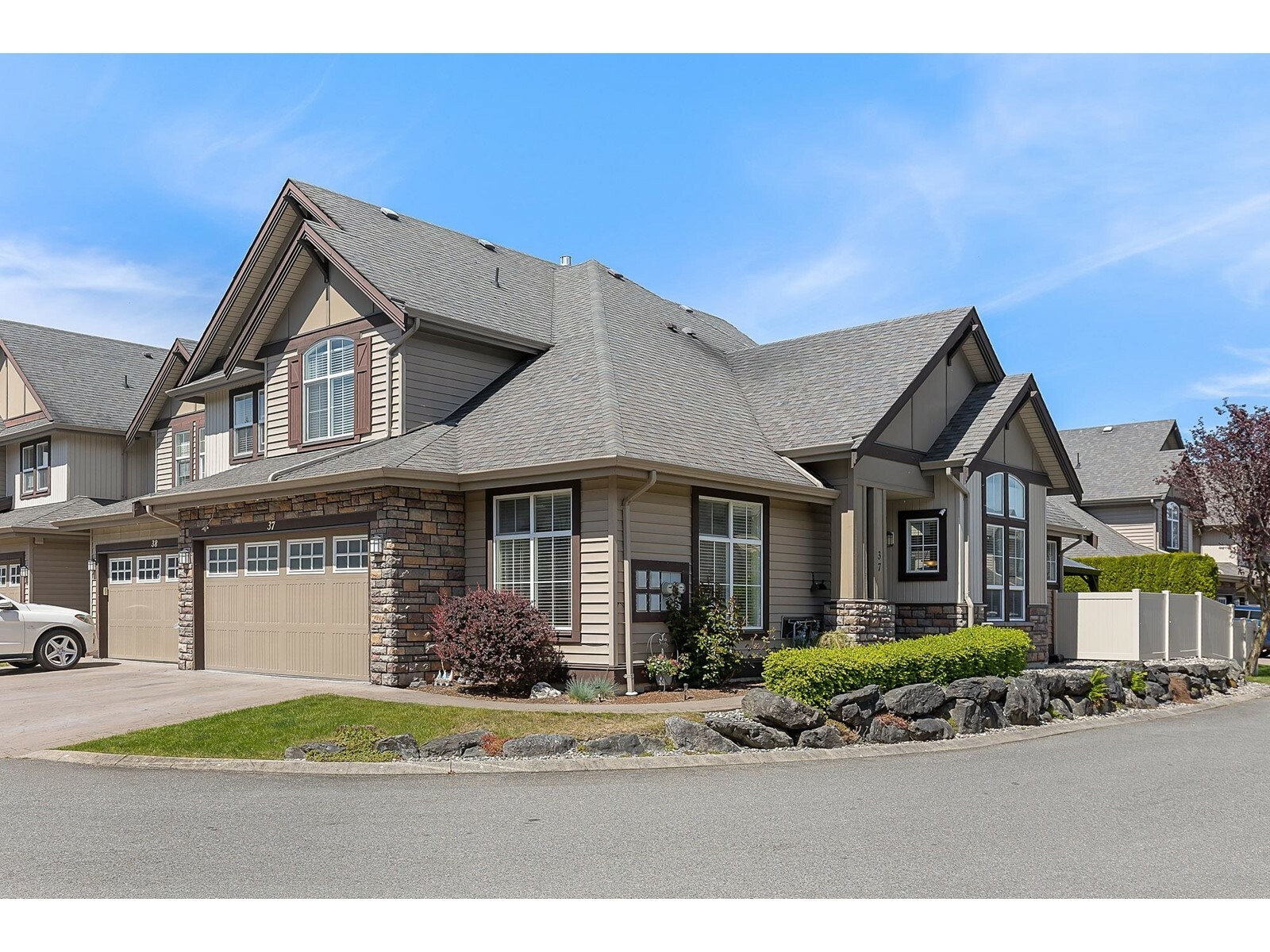 Property Photo: 6577 Southdowne Place 37 BC V2R 0H4