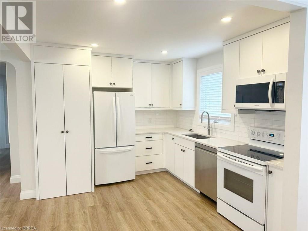 Property Photo: 75 Henderson Avenue Upper ON N3R 4W1