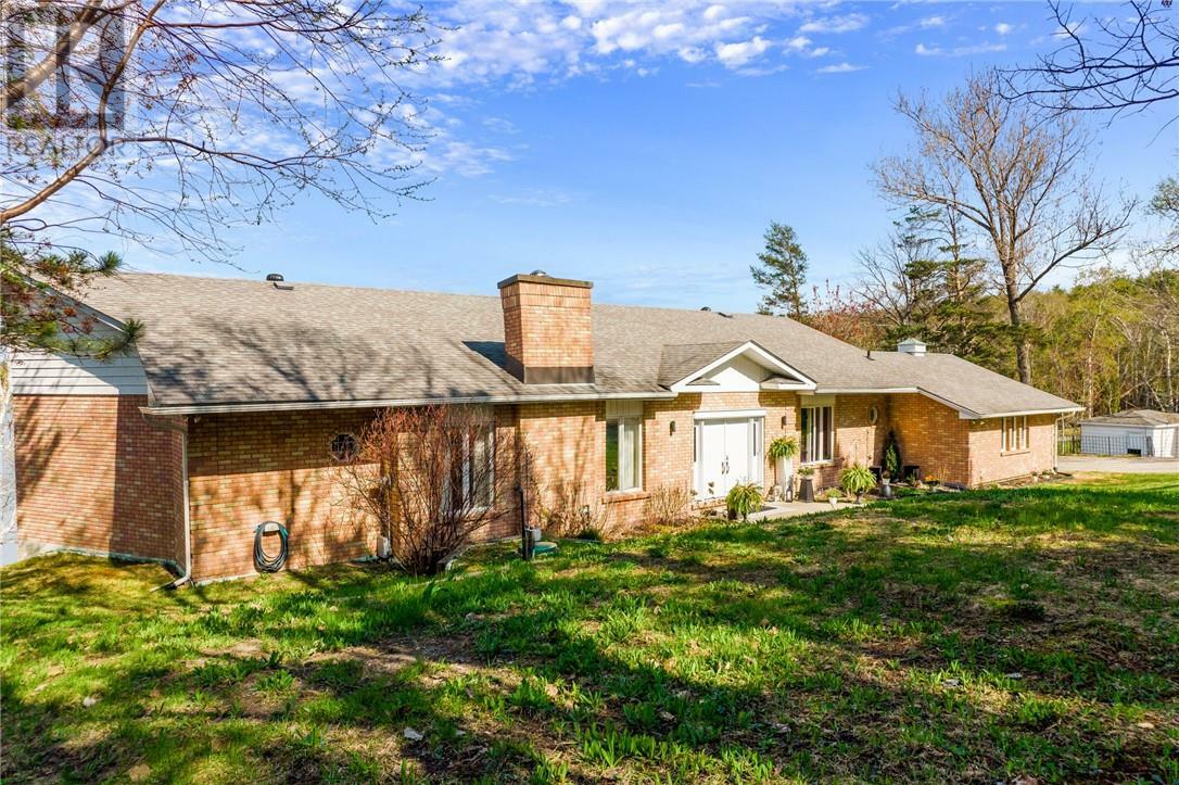 Property Photo: 2100 South Bay Road ON P3E 6H7